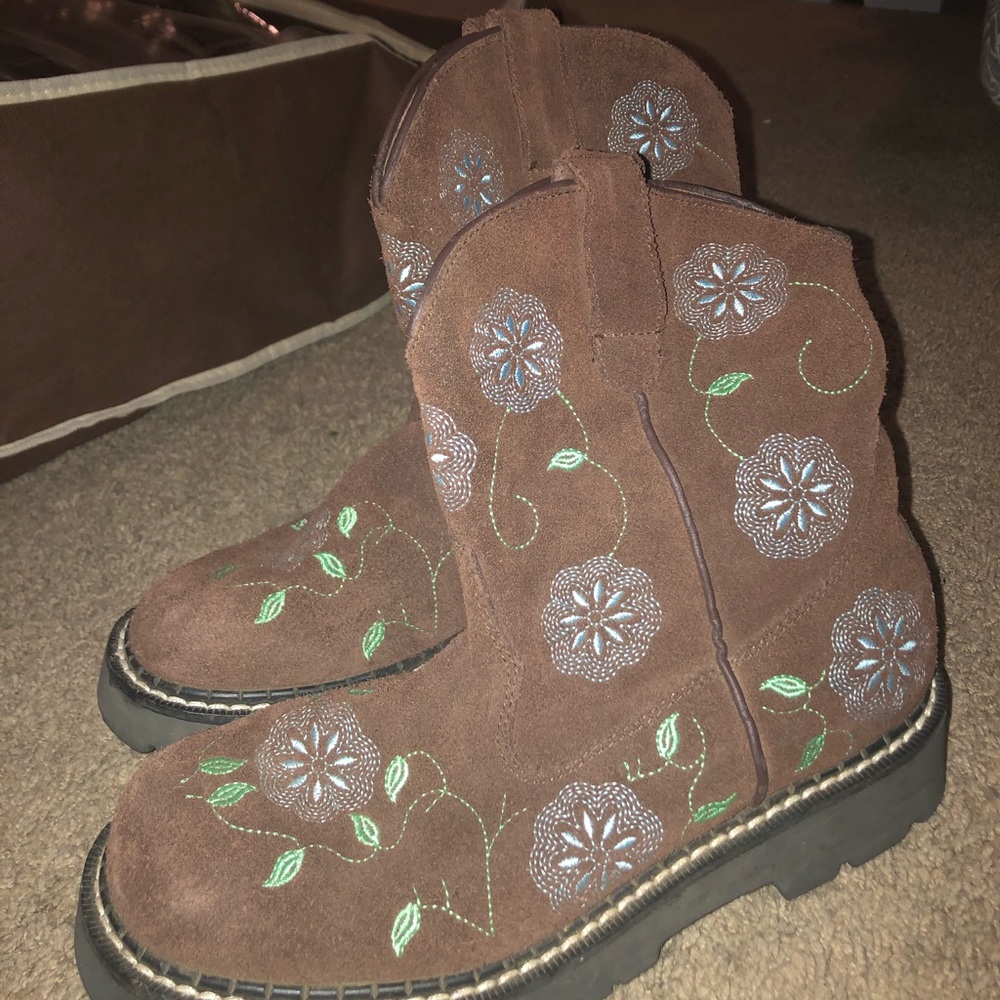 Super cute cowgirl boots